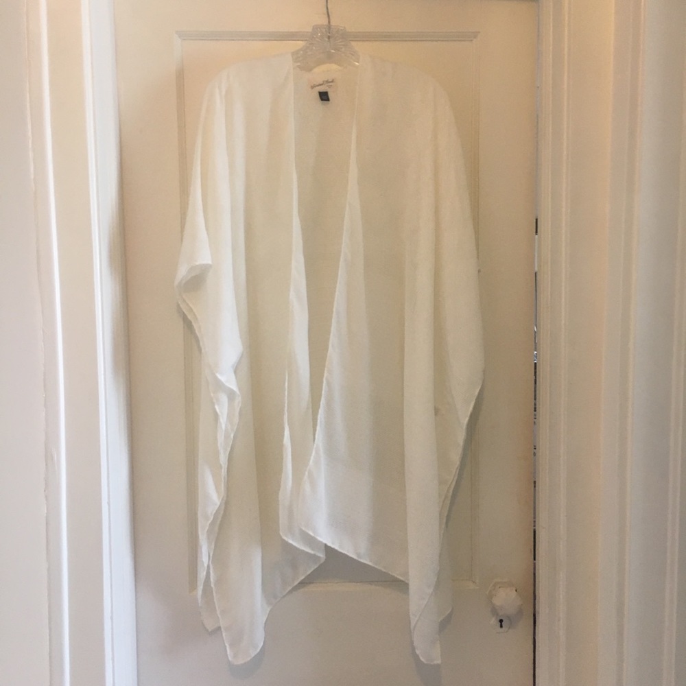 White Universal Thread Kimono